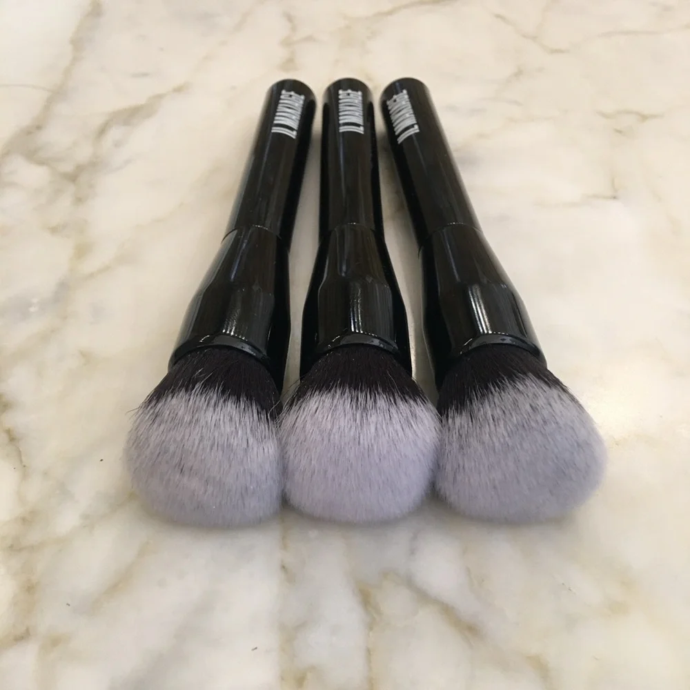 3 X IL MAKIAGE BRUSH #100